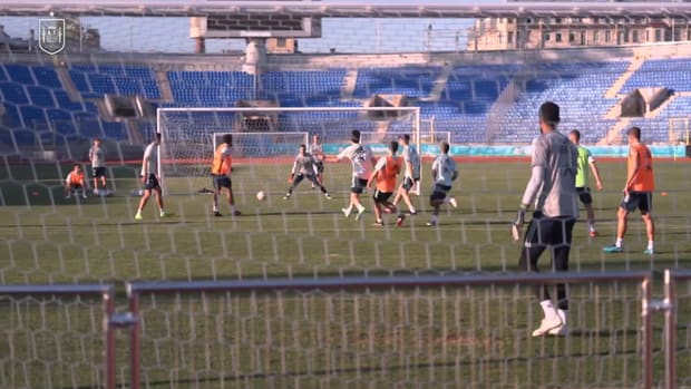 Spain train in St. Petersburg ahead of facing Switzerland